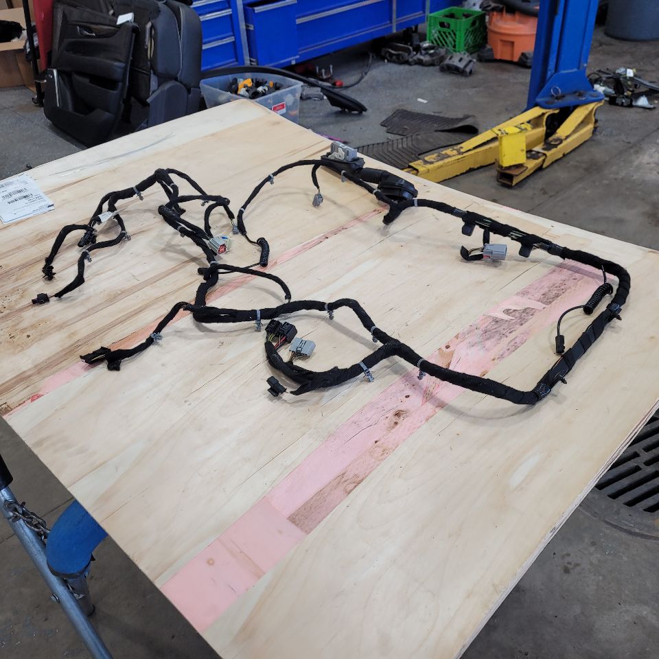 2015 ESCALADE LIFTGATE WIRING HARNESS 23231833 27452 - image 2