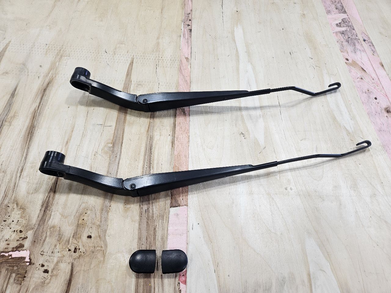 2015 ESCALADE FRONT WINDSHIELD WIPER ARMS PAIR 27457 - image 2