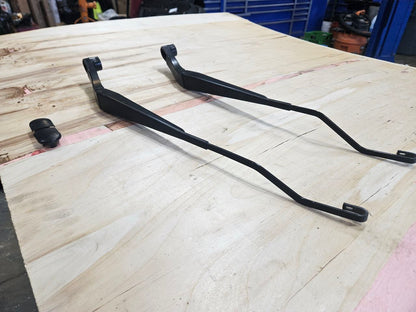 2015 ESCALADE FRONT WINDSHIELD WIPER ARMS PAIR 27457 - image 4