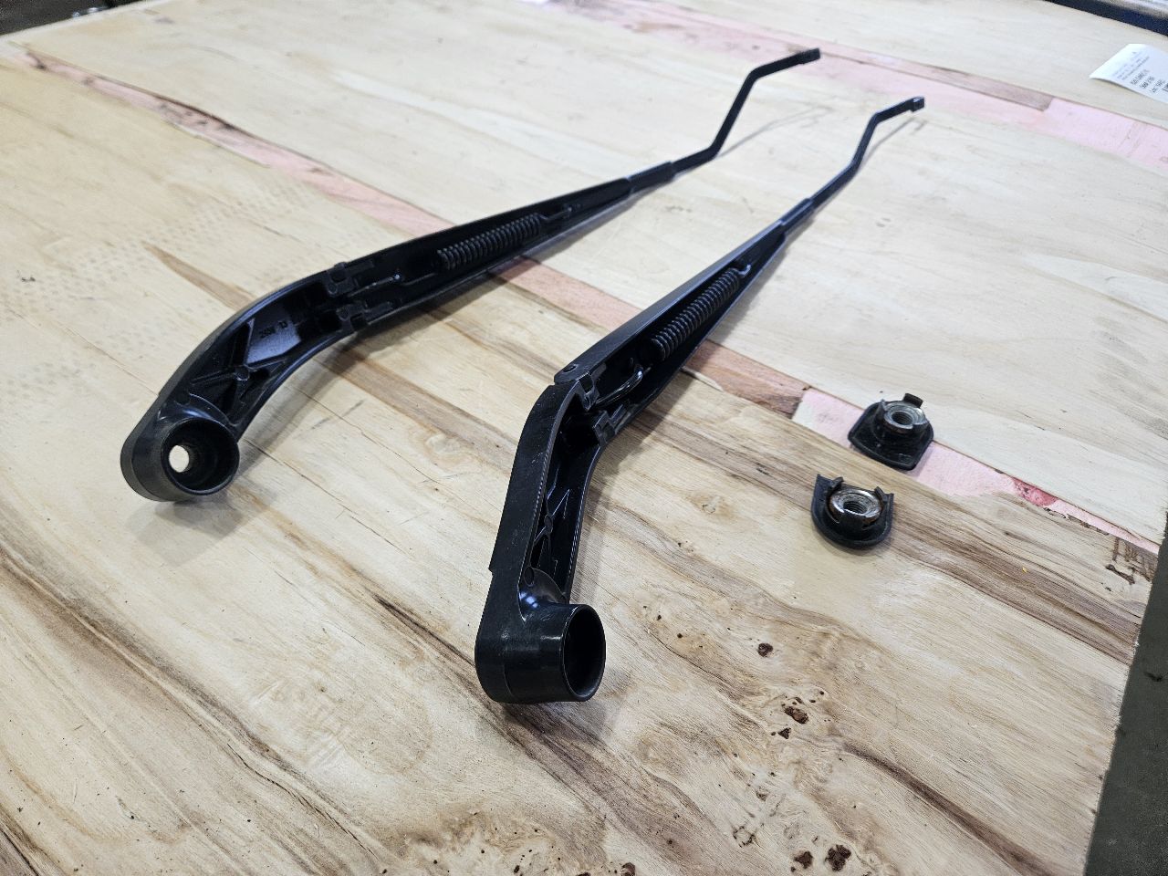2015 ESCALADE FRONT WINDSHIELD WIPER ARMS PAIR 27457 - image 6