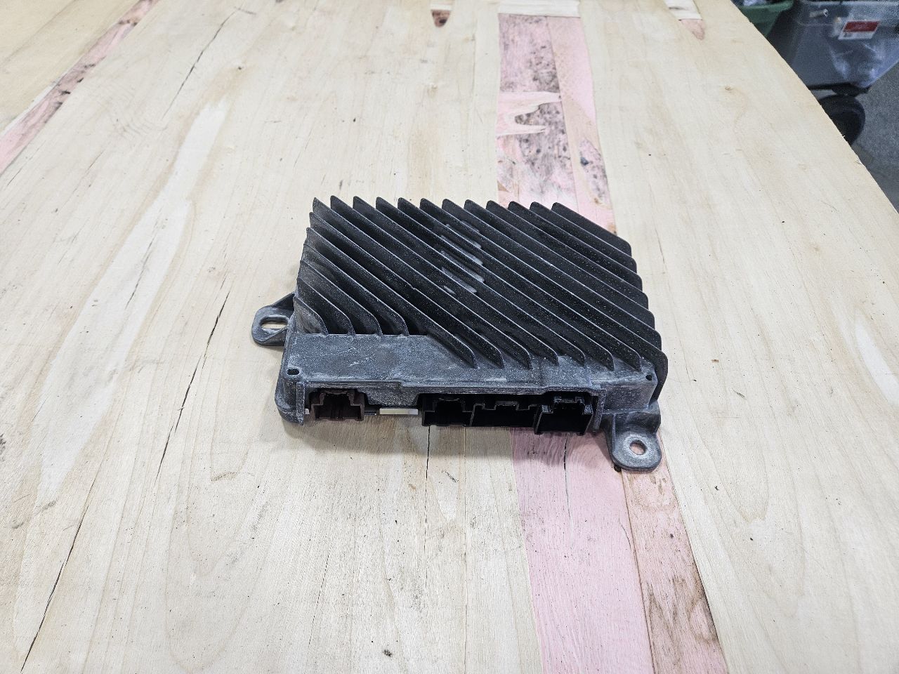 2015 ESCALADE BOSE AMP RADIO AMPLIFIER 23364907 27458 - image 3