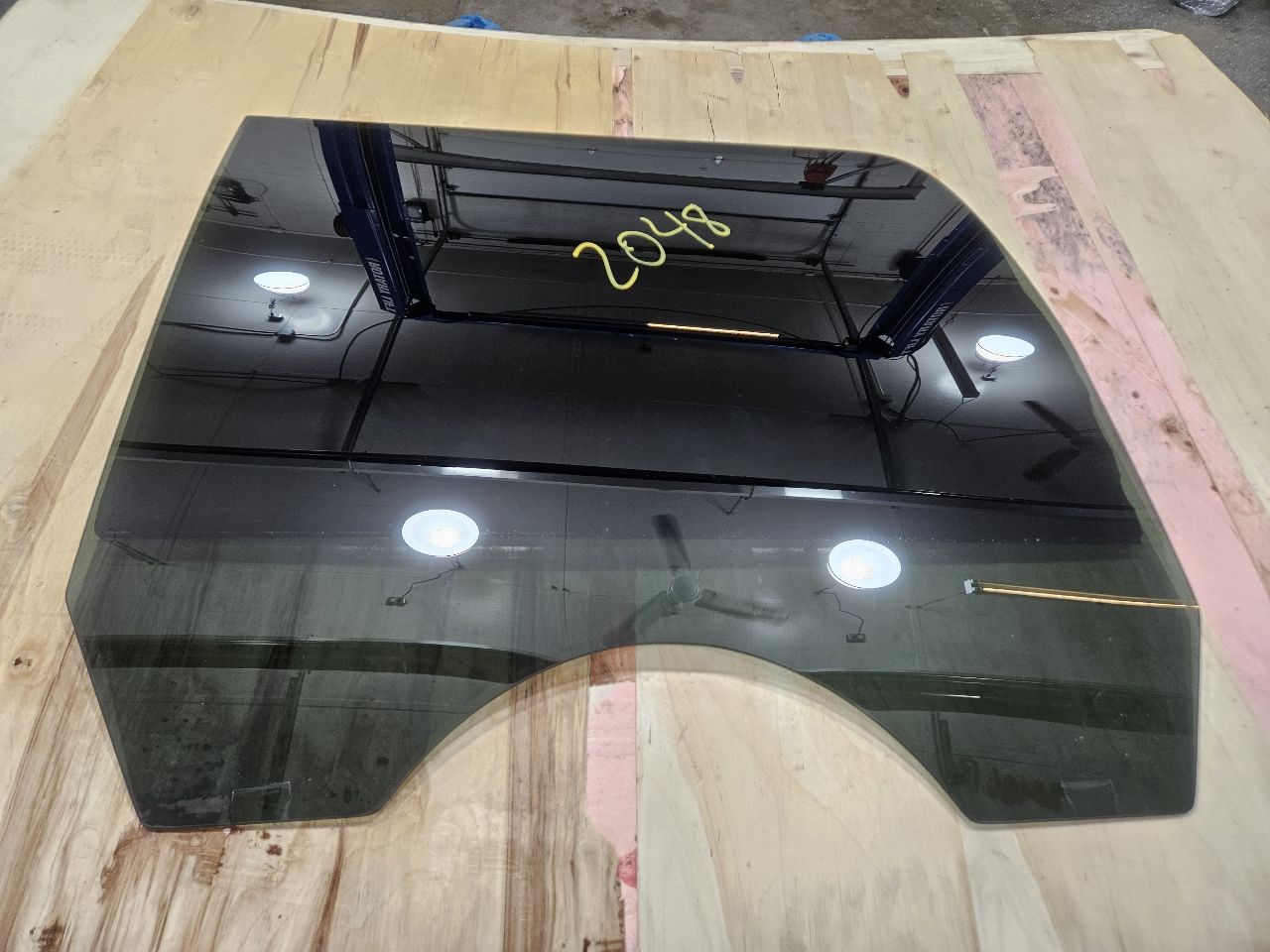 2013 ESCALAESV LH DRIVER REAR DOOR GLASS 15140721 27475 - image 1