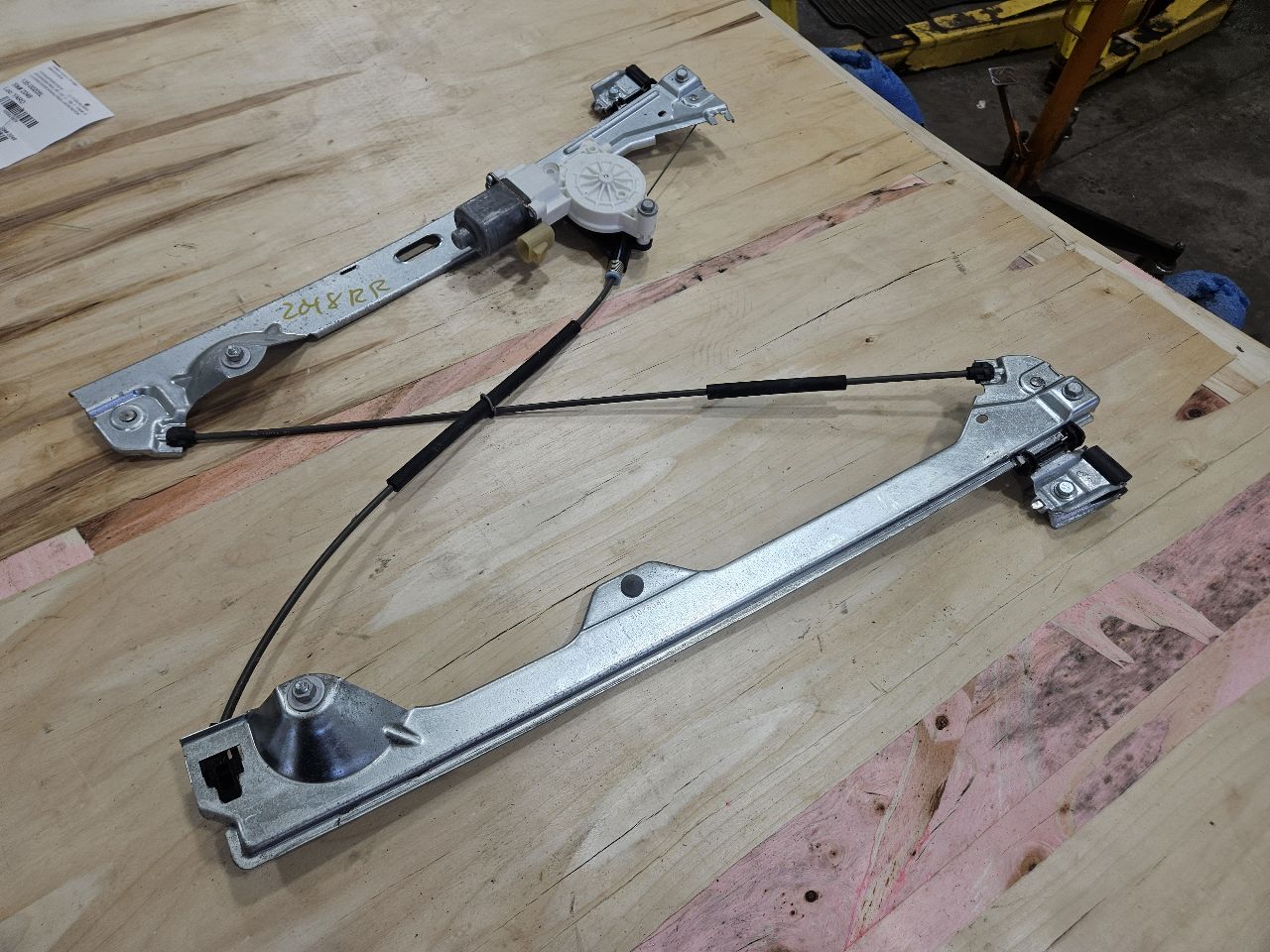2013 ESCALAESV RH REAR DOOR WINOW REGULATOR MOTOR 27480 - image 3