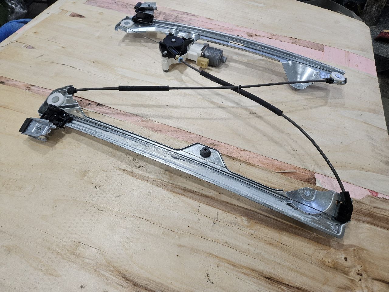 2013 ESCALAESV RH REAR DOOR WINOW REGULATOR MOTOR 27480 - image 10