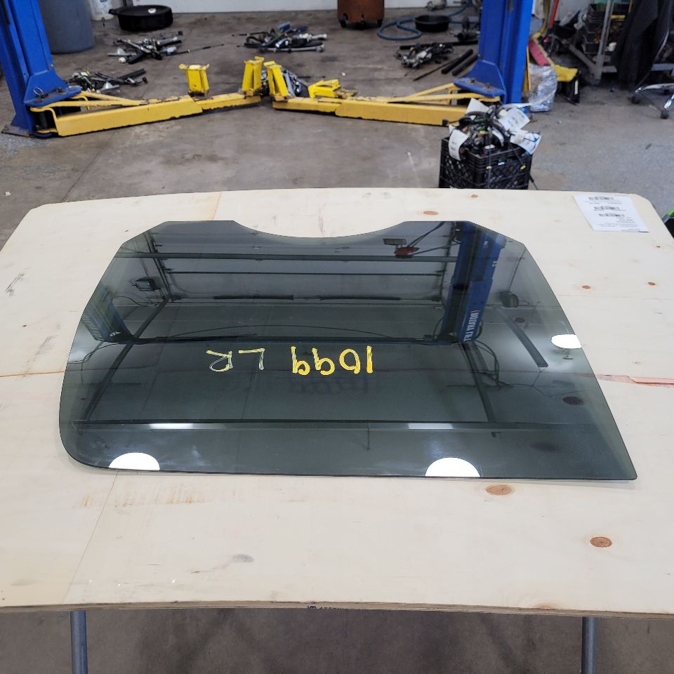 2009 ESCALAESV LH DRIVER REAR DOOR GLASS ESV 27495 - image 3
