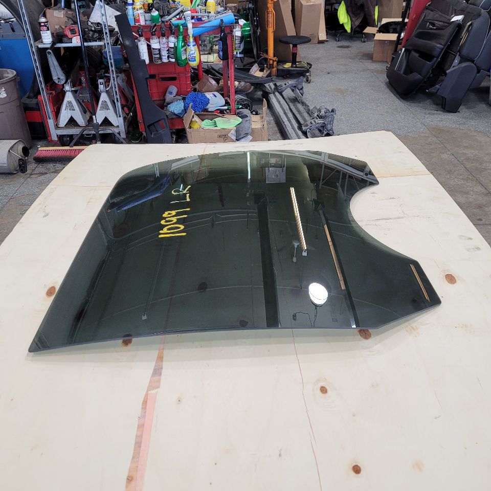 2009 ESCALAESV LH DRIVER REAR DOOR GLASS ESV 27495 - image 4