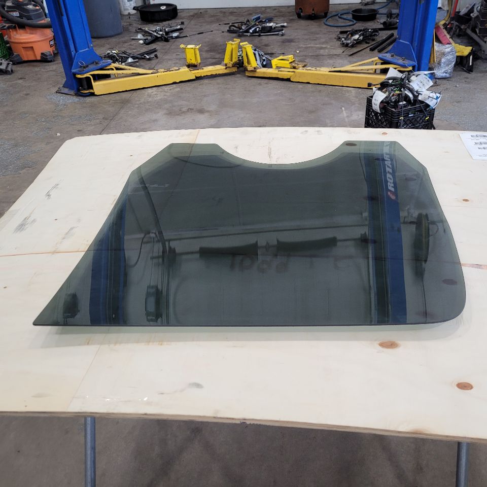2009 ESCALAESV LH DRIVER REAR DOOR GLASS ESV 27495 - image 7