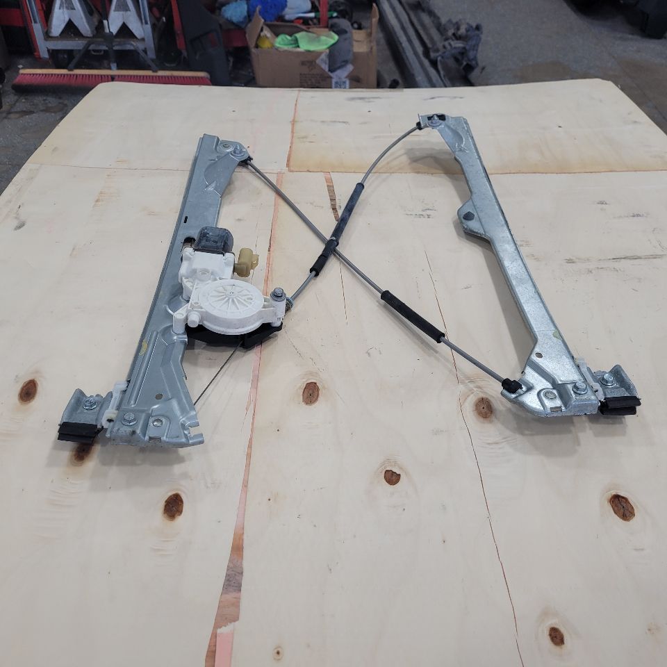 2009 ESCALAESV LH REAR WINDOW REGULATOR & MOTOR 27497 - image 2