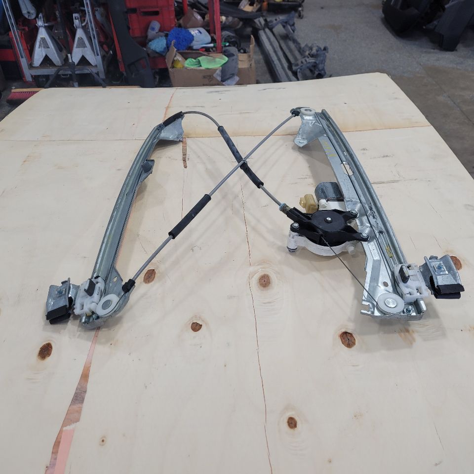2009 ESCALAESV LH REAR WINDOW REGULATOR & MOTOR 27497 - image 9