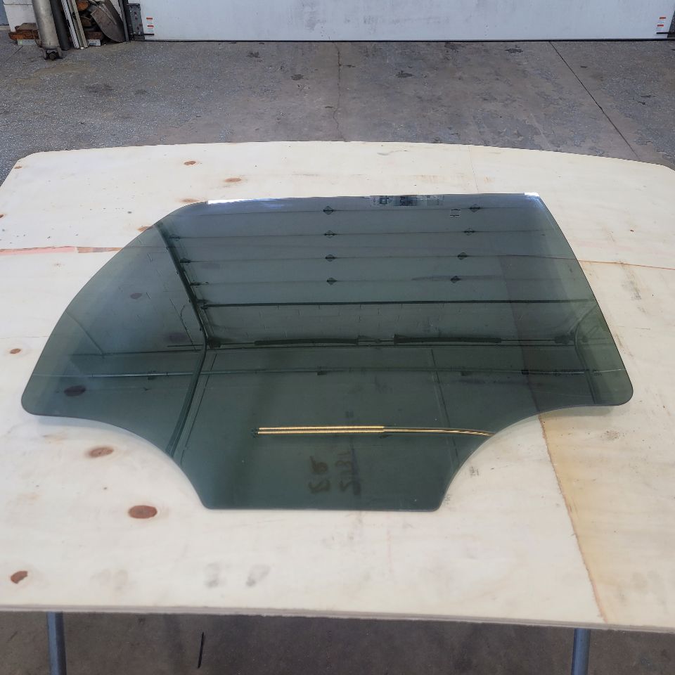 2014 ESCALADE RH PASSENGER REAR DOOR GLASS 27509 - image 1