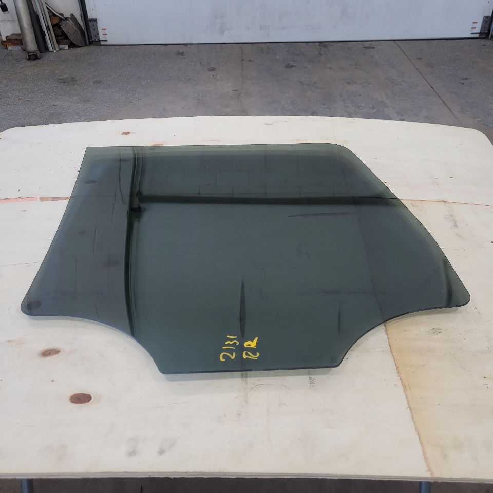 2014 ESCALADE RH PASSENGER REAR DOOR GLASS 27509 - image 5