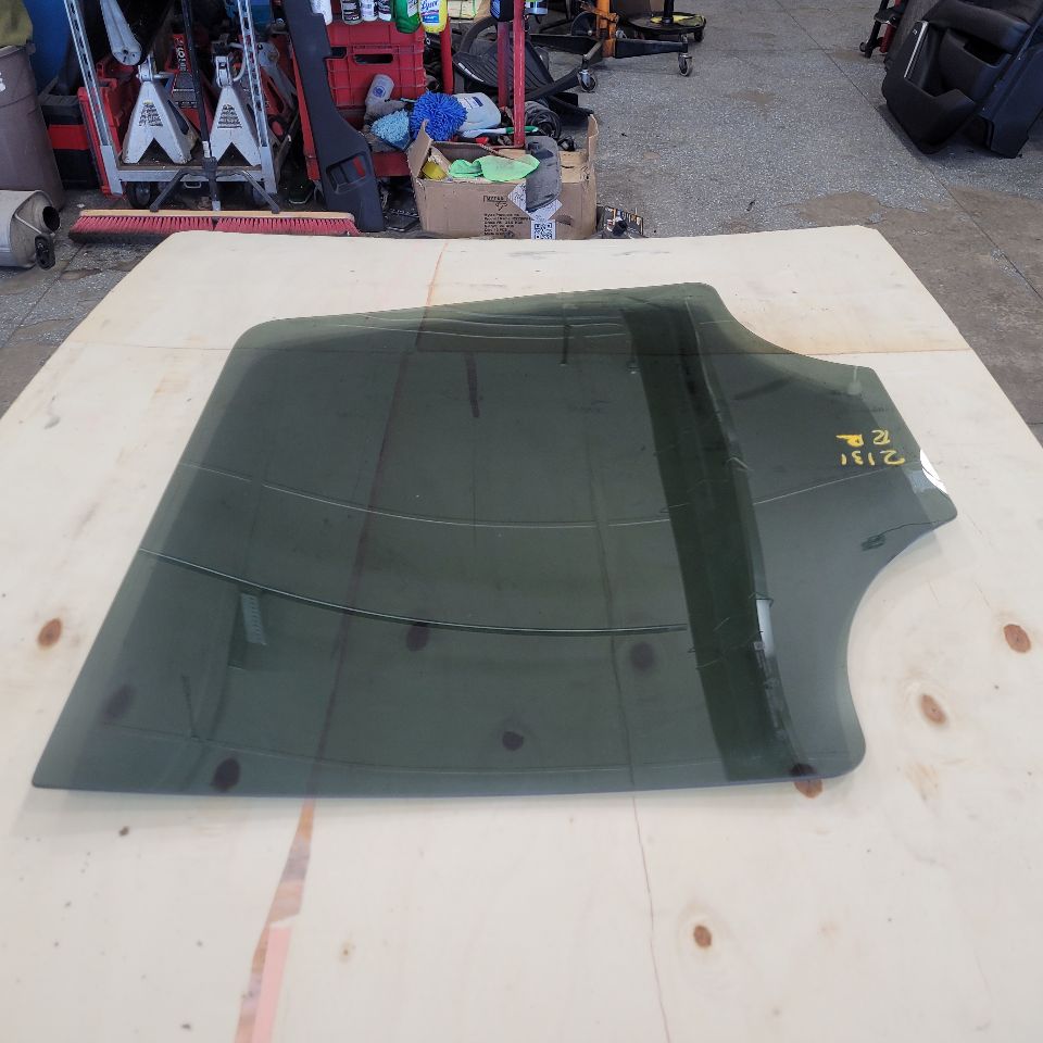 2014 ESCALADE RH PASSENGER REAR DOOR GLASS 27509 - image 6