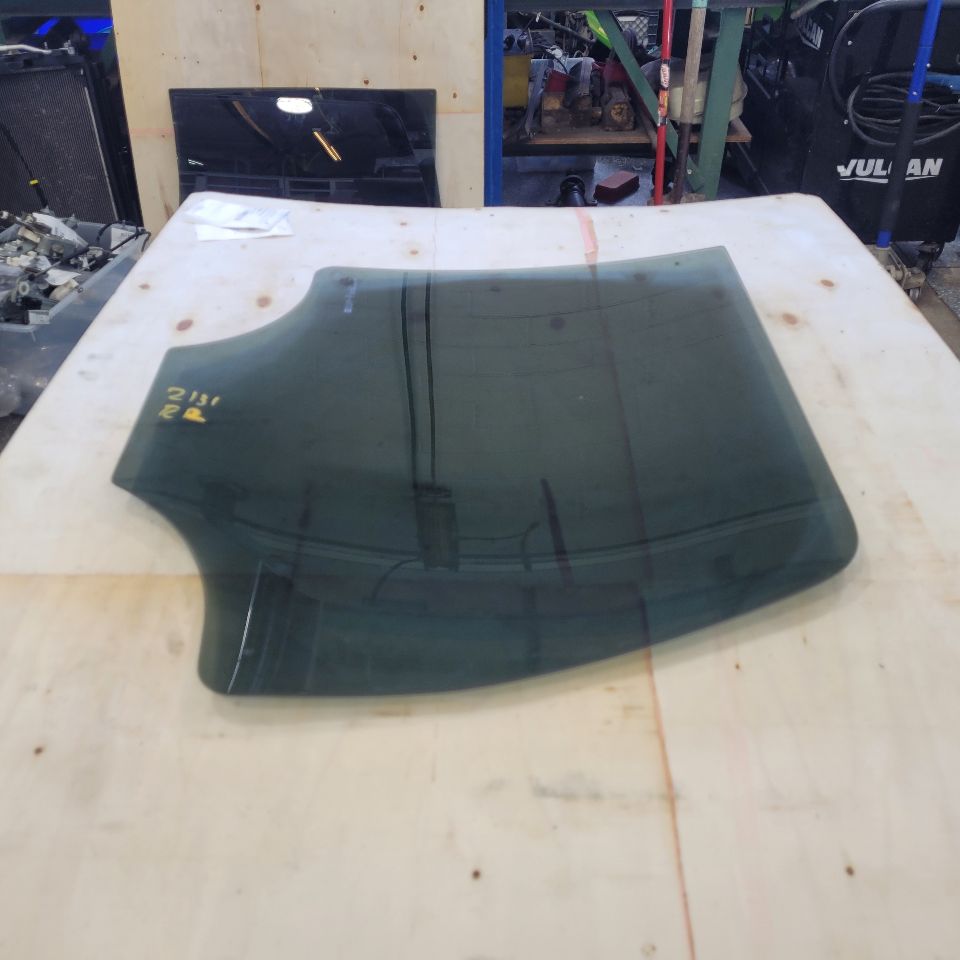 2014 ESCALADE RH PASSENGER REAR DOOR GLASS 27509 - image 8