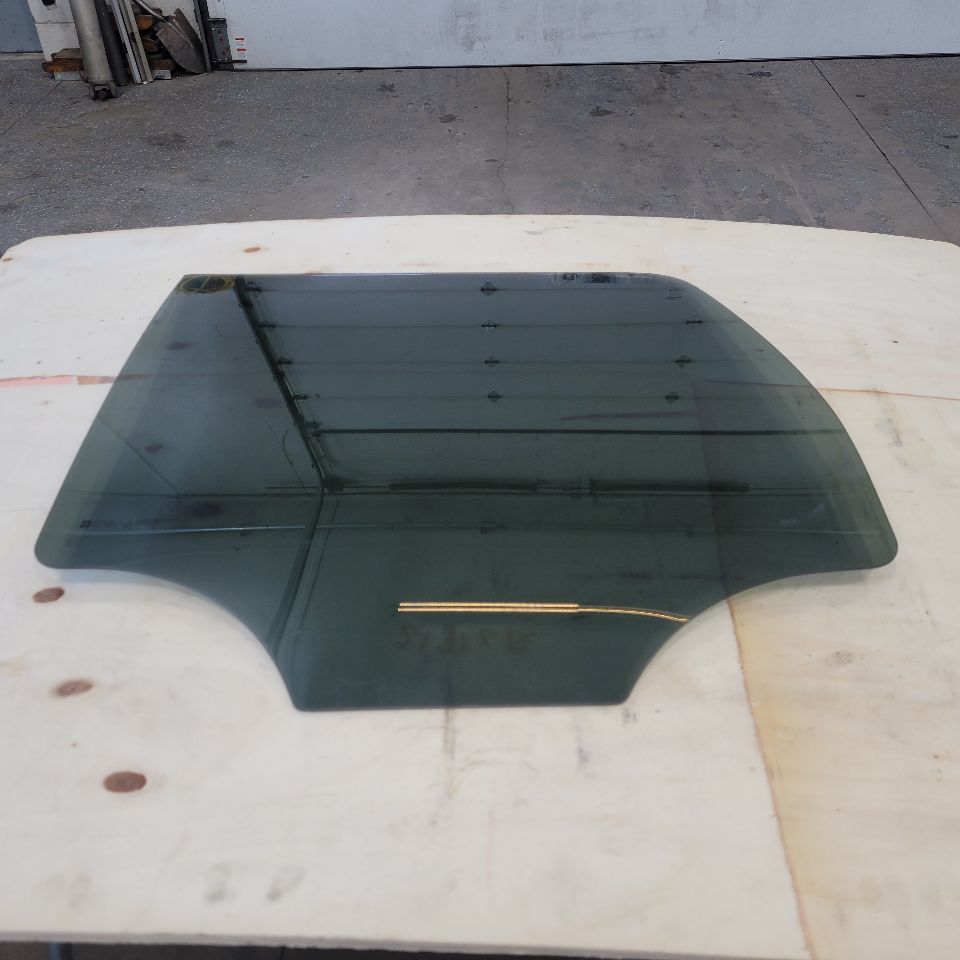 2014 ESCALADE LH DRIVER REAR DOOR GLASS 27510 - image 1