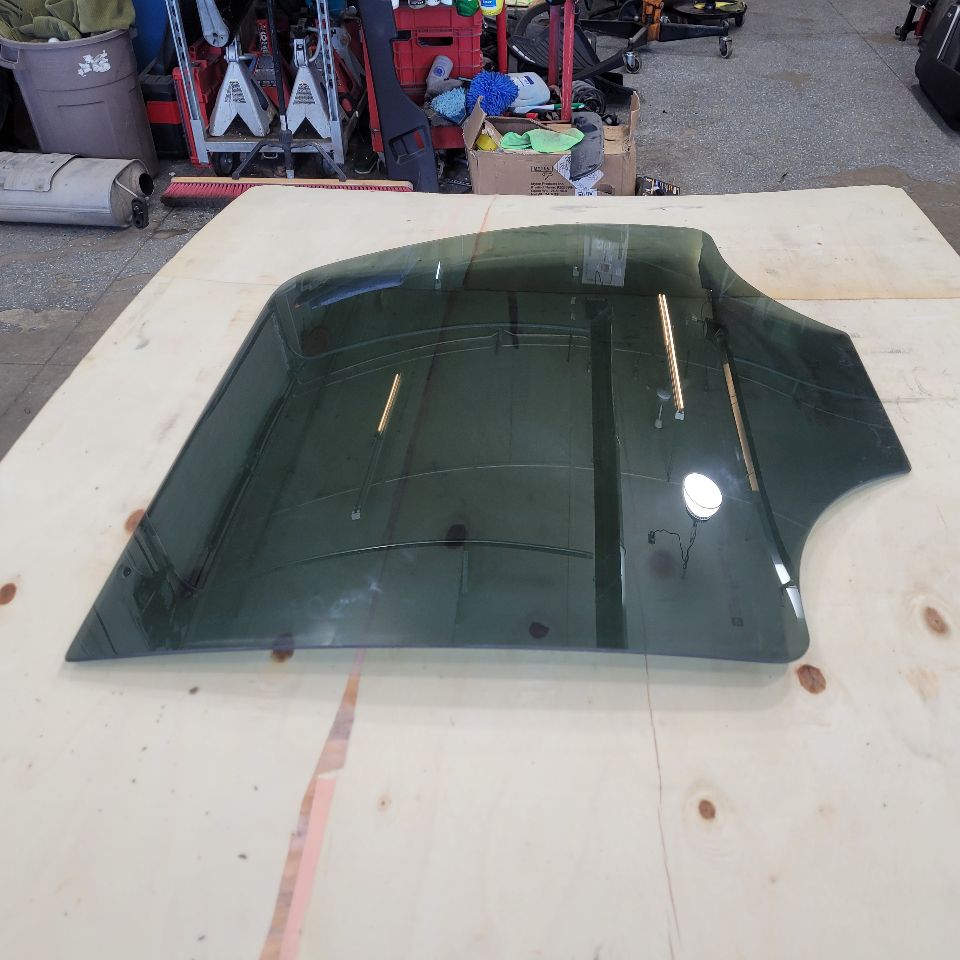 2014 ESCALADE LH DRIVER REAR DOOR GLASS 27510 - image 2