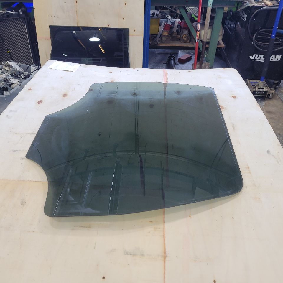 2014 ESCALADE LH DRIVER REAR DOOR GLASS 27510 - image 4