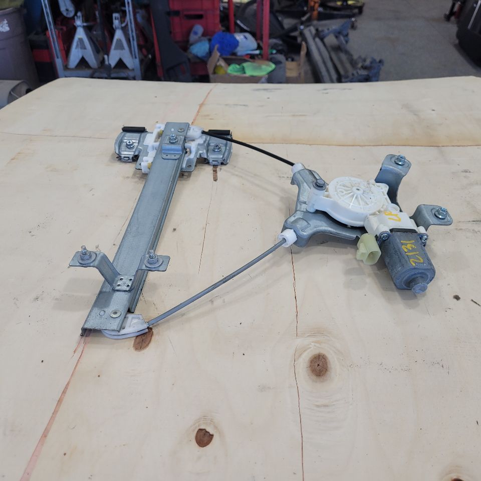2014 ESCALADE LH REAR WINDOW REGULATOR & MOTOR 27512 - image 2