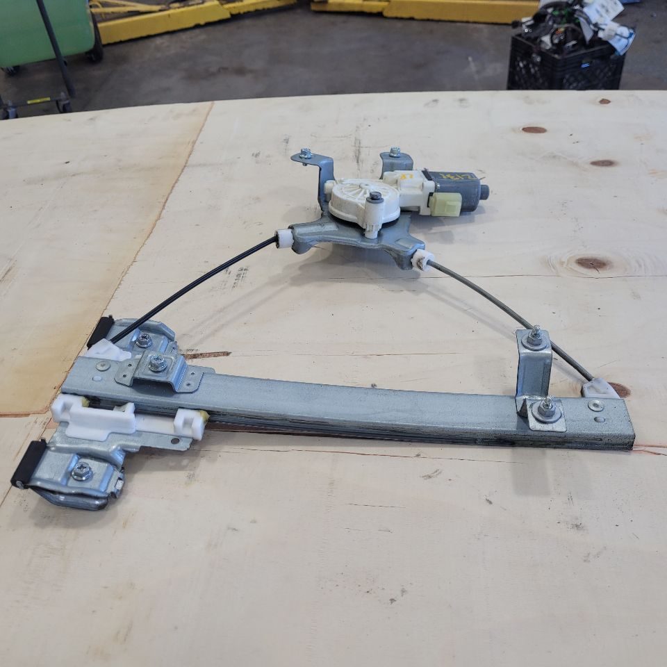 2014 ESCALADE LH REAR WINDOW REGULATOR & MOTOR 27512 - image 3