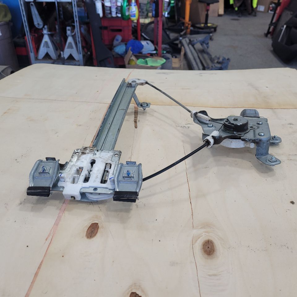 2014 ESCALADE LH REAR WINDOW REGULATOR & MOTOR 27512 - image 7