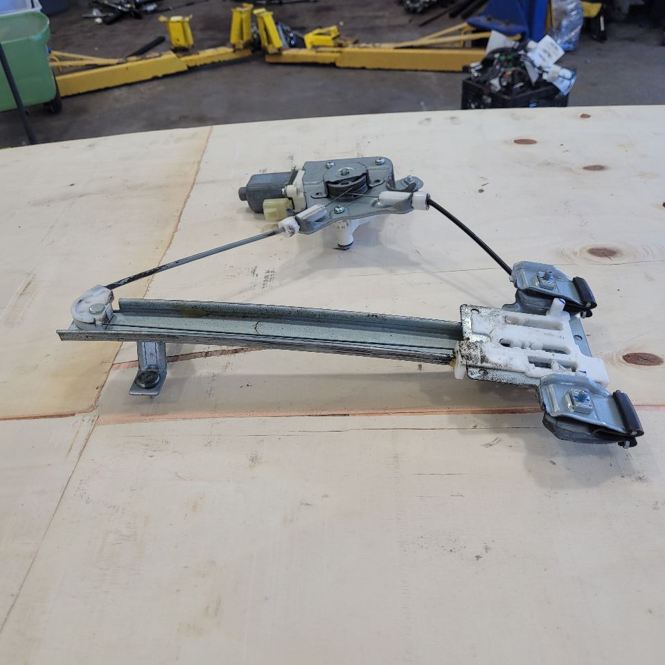 2014 ESCALADE LH REAR WINDOW REGULATOR & MOTOR 27512 - image 8