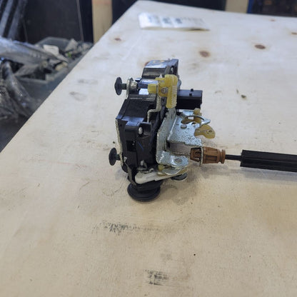 2014 ESCALADE RH REAR DOOR LATCH LOCK ACTUATOR 27515 - image 3
