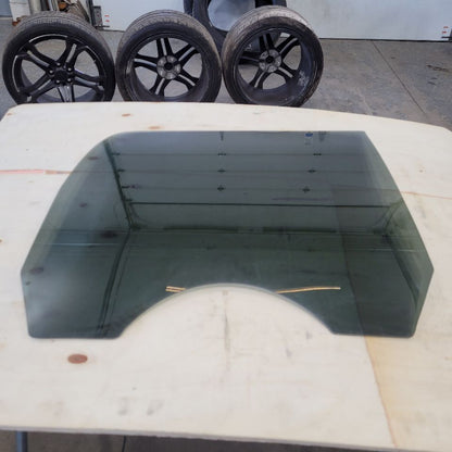 2013 ESCALAESV RH PASSENGER REAR DOOR GLASS 27526 - image 1
