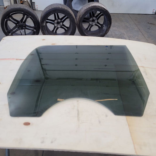 2013 ESCALAESV RH PASSENGER REAR DOOR GLASS 27526 - image 1