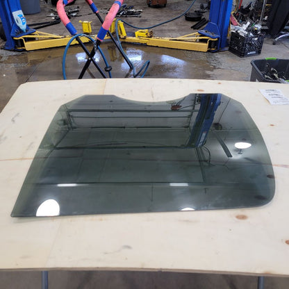 2013 ESCALAESV RH PASSENGER REAR DOOR GLASS 27526 - image 3