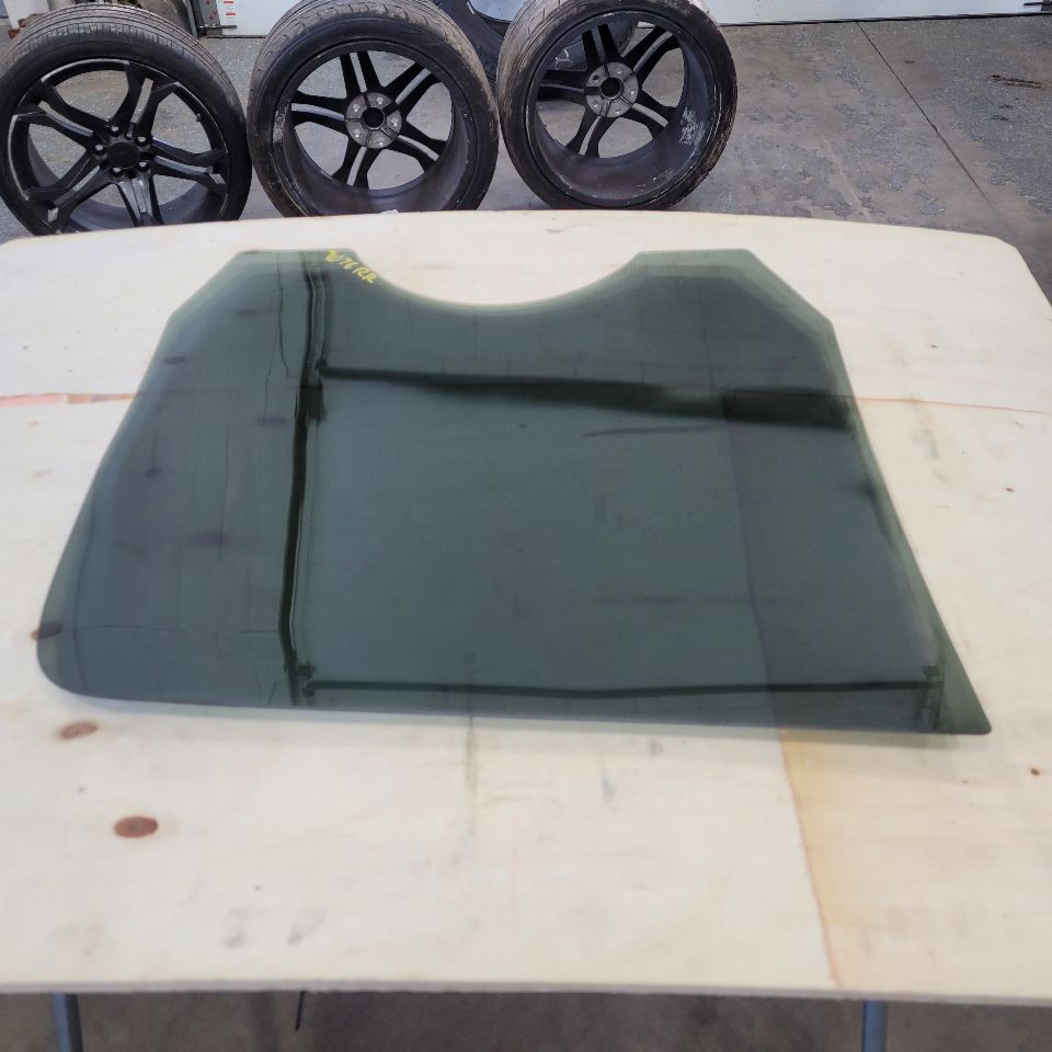 2013 ESCALAESV RH PASSENGER REAR DOOR GLASS 27526 - image 5