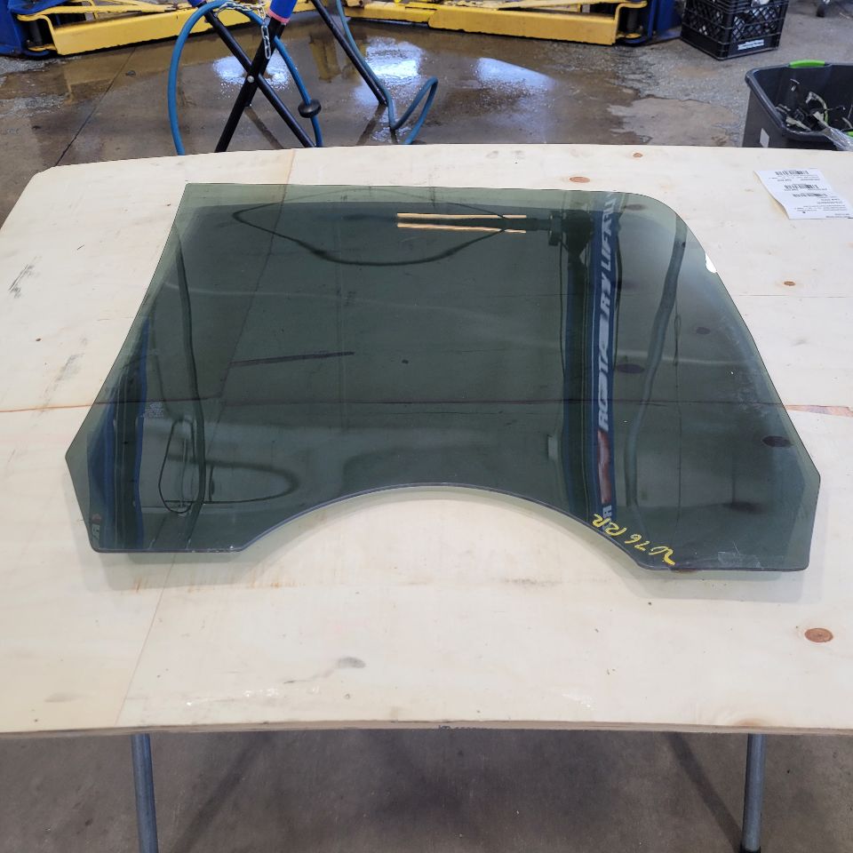 2013 ESCALAESV RH PASSENGER REAR DOOR GLASS 27526 - image 7