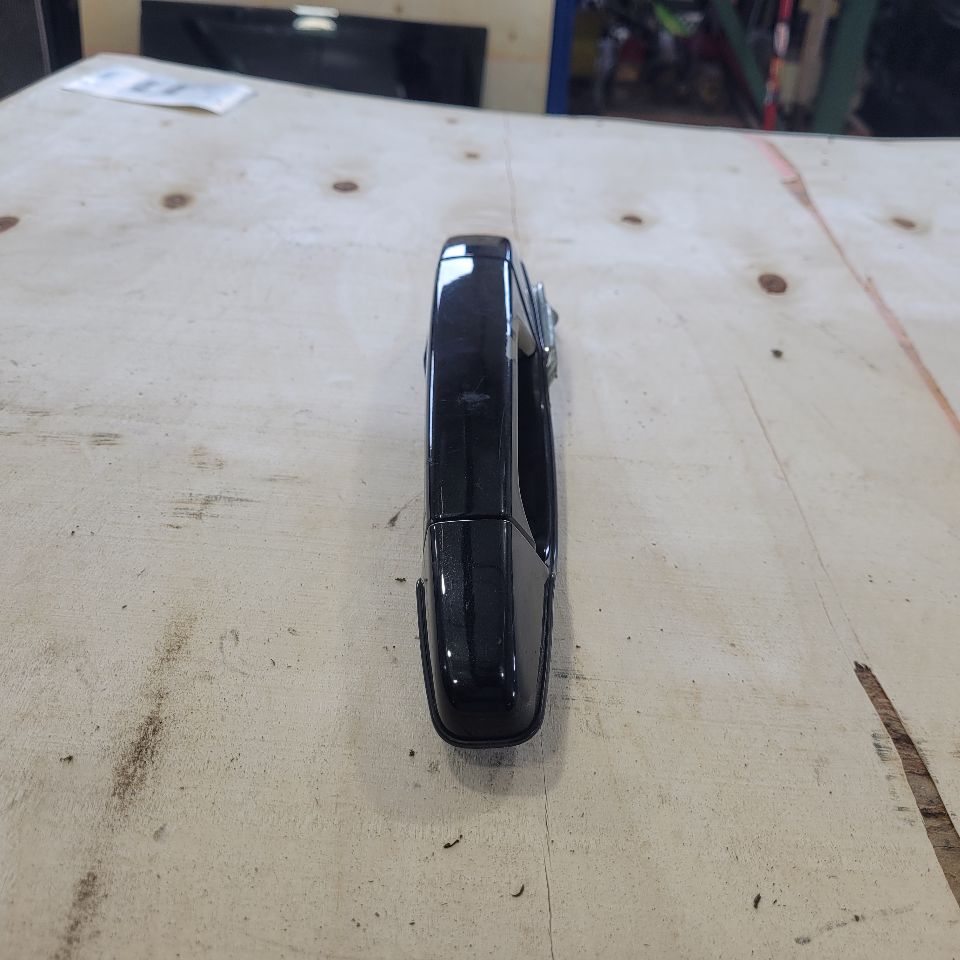 2013 ESCALAESV OEM RH PASSENGER REAR DOOR HANDLE 27530 - image 4