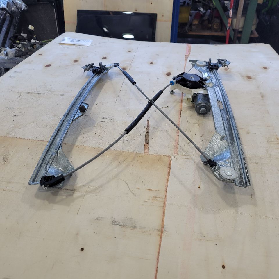 2007 ESCALAEXT RH REAR WINDOW REGULATOR & MOTOR 27536 - image 9