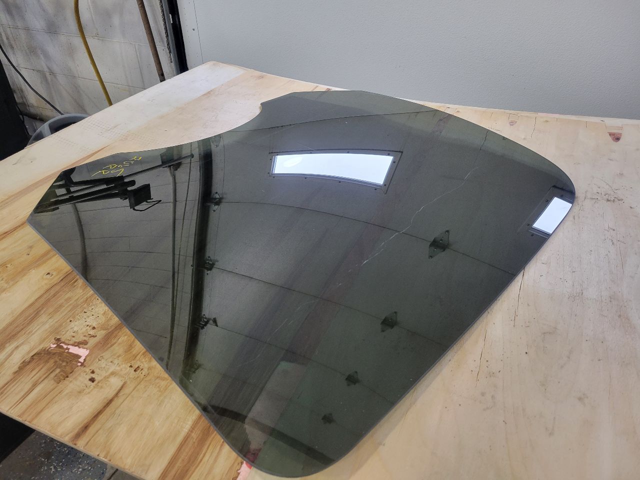 2008 YUKONXL15 RH PASSENGER REAR DOOR GLASS 27554 - image 6