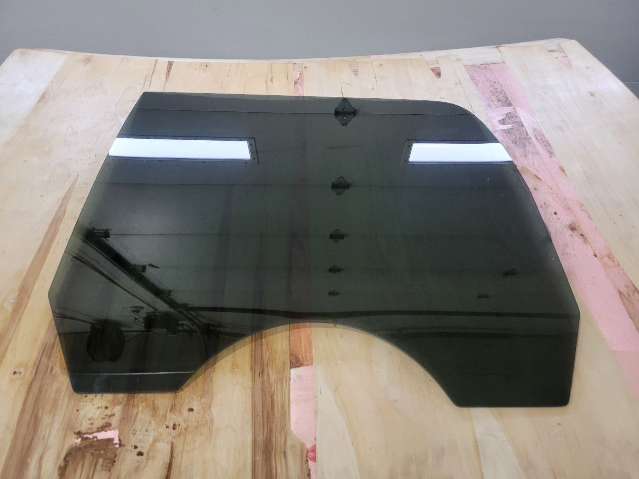 2013 ESCALAESV LH DRIVER REAR DOOR GLASS 27564 - image 1