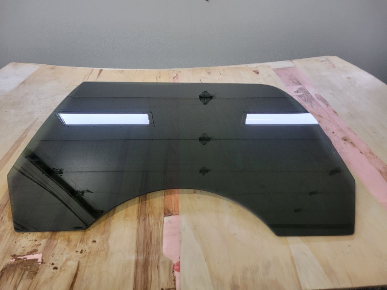 2013 ESCALAESV LH DRIVER REAR DOOR GLASS 27564 - image 2