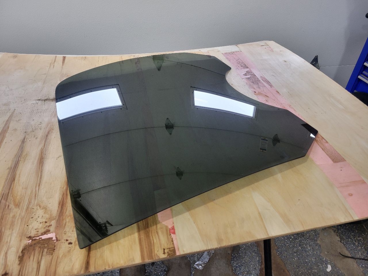 2013 ESCALAESV LH DRIVER REAR DOOR GLASS 27564 - image 6