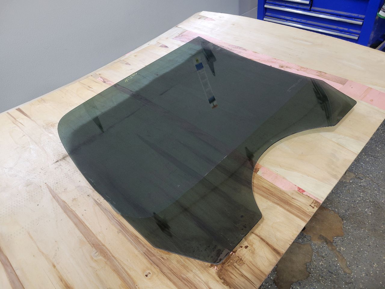 2013 ESCALAESV LH DRIVER REAR DOOR GLASS 27564 - image 8