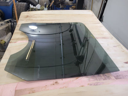 2013 ESCALAESV LH DRIVER REAR DOOR GLASS 27564 - image 9
