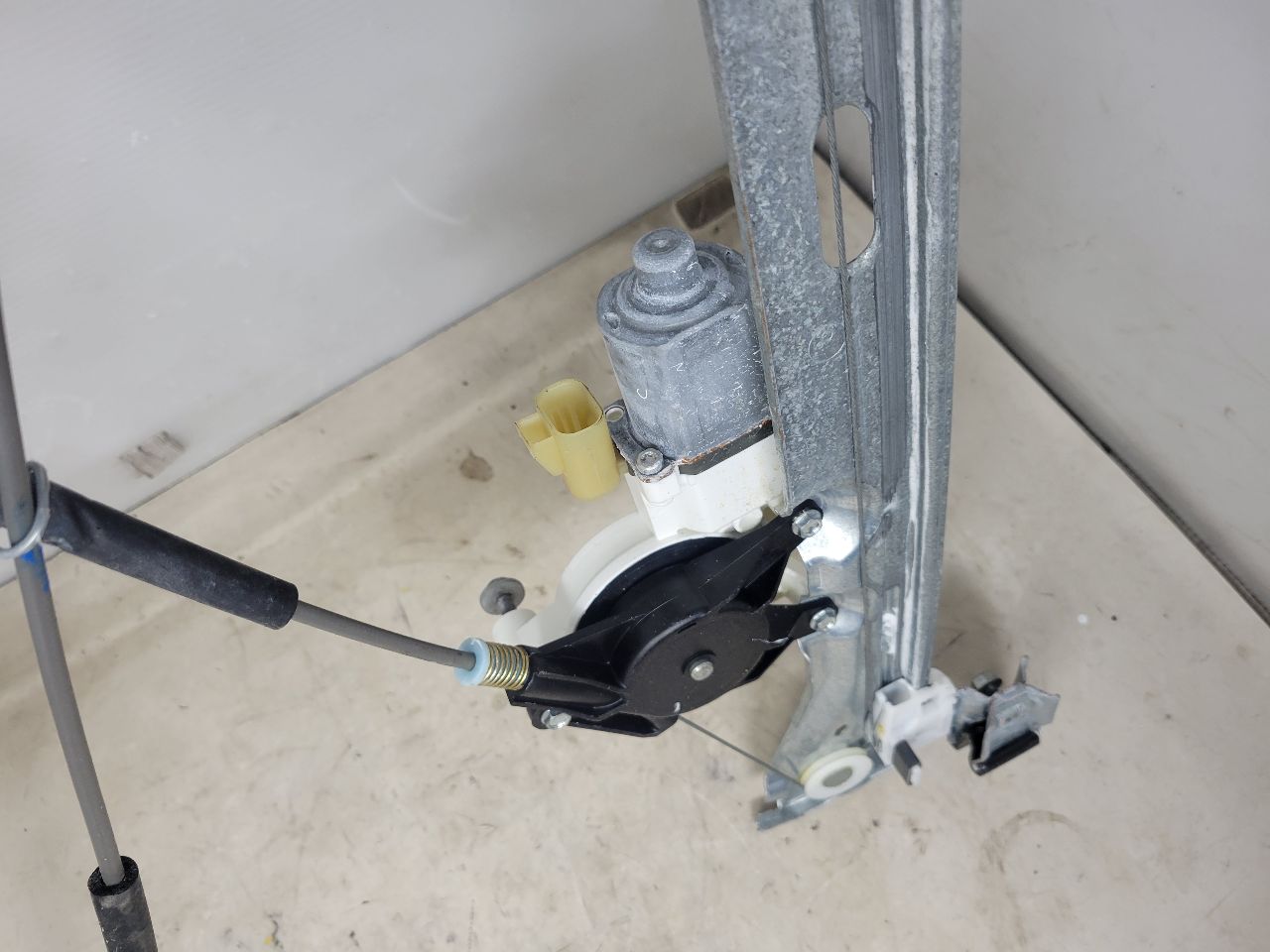 2013 ESCALAESV LH REAR WINDOW REGULATOR & MOTOR 27565 - image 9