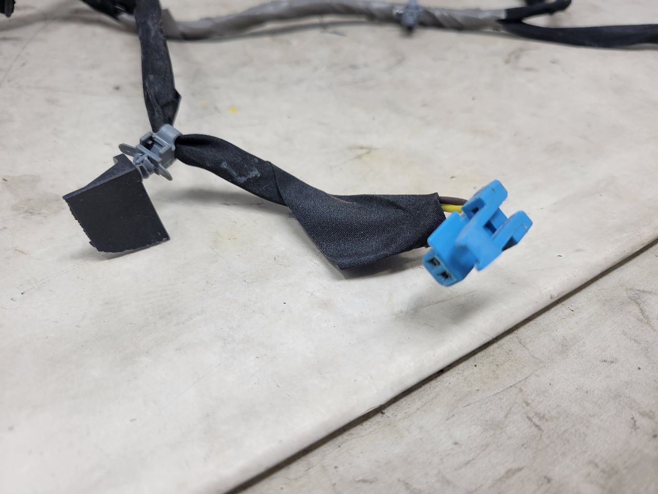 2013 ESCALAESV LH DRIVER REAR DOOR WIRING HARNESS 27567 - image 2
