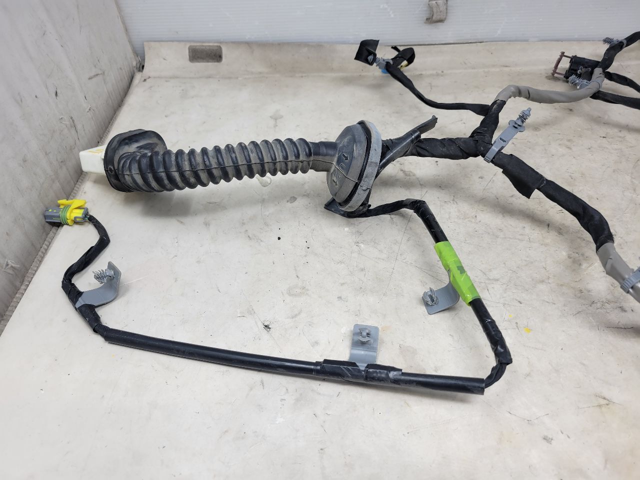 2013 ESCALAESV LH DRIVER REAR DOOR WIRING HARNESS 27567 - image 10