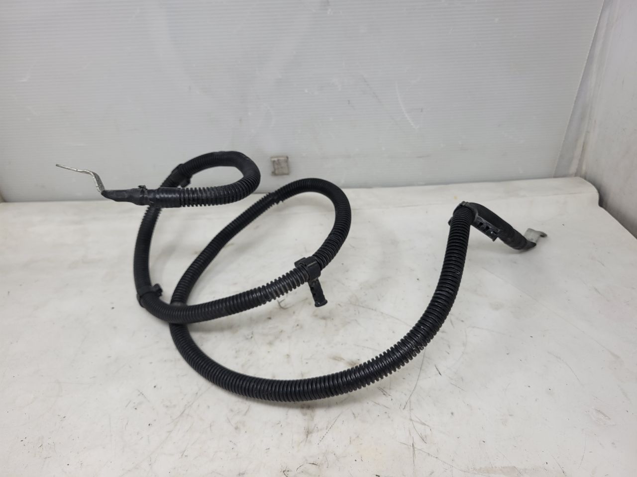 2015 ESCALADE BATTERY TO FUSE BOX POSITIVE CABLE 27579 - image 1