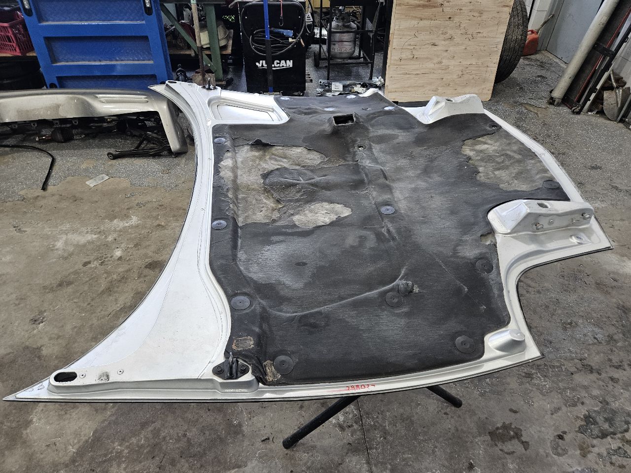 1998 CORVETTE OEM HOOD PAINTED SATIN BLACK 27609 - image 13