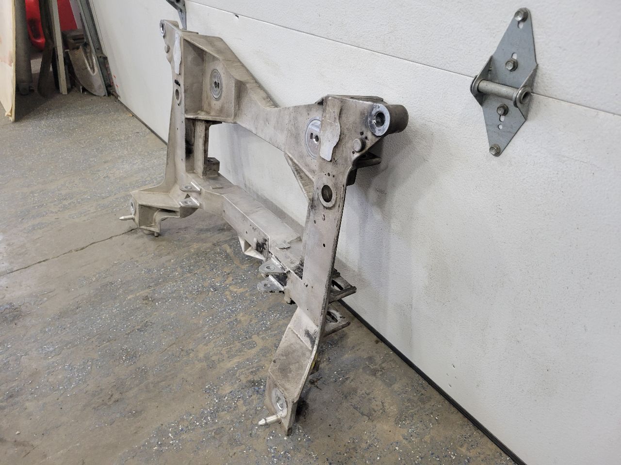 1998 CORVETTE FRONT ENGINE SUSPENSION CRADLE 27641 - image 3