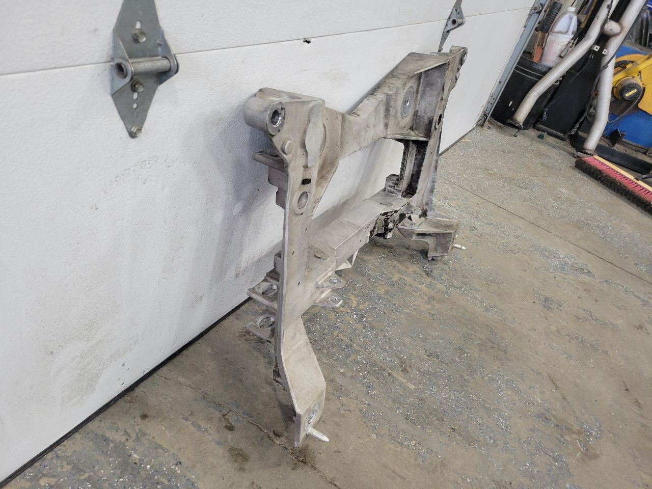 1998 CORVETTE FRONT ENGINE SUSPENSION CRADLE 27641 - image 4