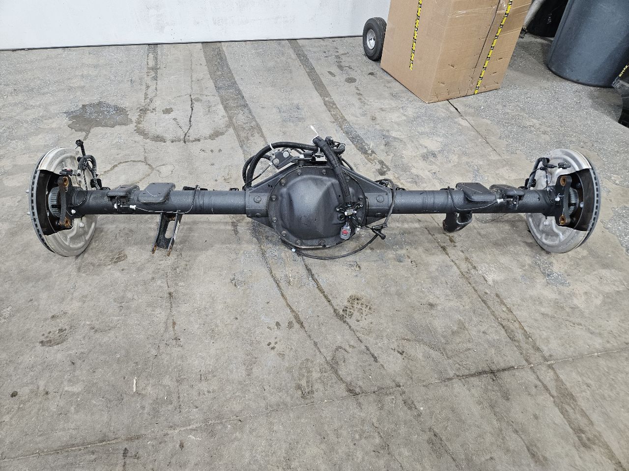 2021 SIERRA150 REAR AXLE 9.75" AT4 3.23 GU5 7K MILE 27656 - image 1