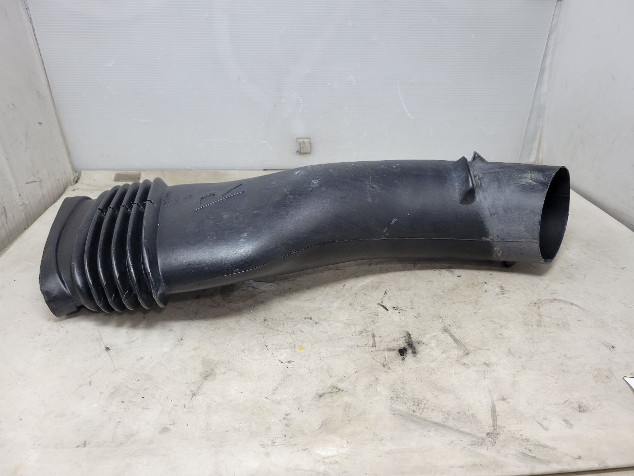 1998 CORVETTE RH FRONT COOLING BRAKE DUCT 27660 - image 2