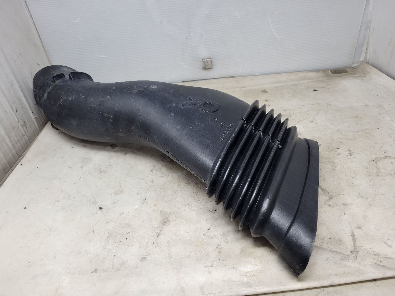 1998 CORVETTE RH FRONT COOLING BRAKE DUCT 27660 - image 4