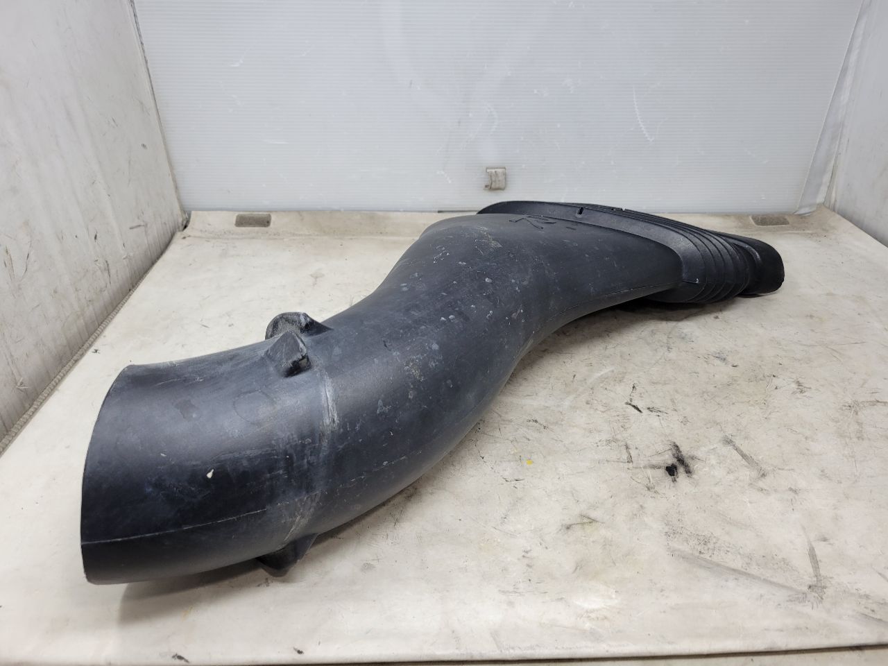 1998 CORVETTE RH FRONT COOLING BRAKE DUCT 27660 - image 5