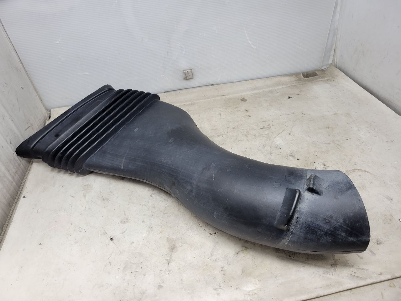 1998 CORVETTE RH FRONT COOLING BRAKE DUCT 27660 - image 7